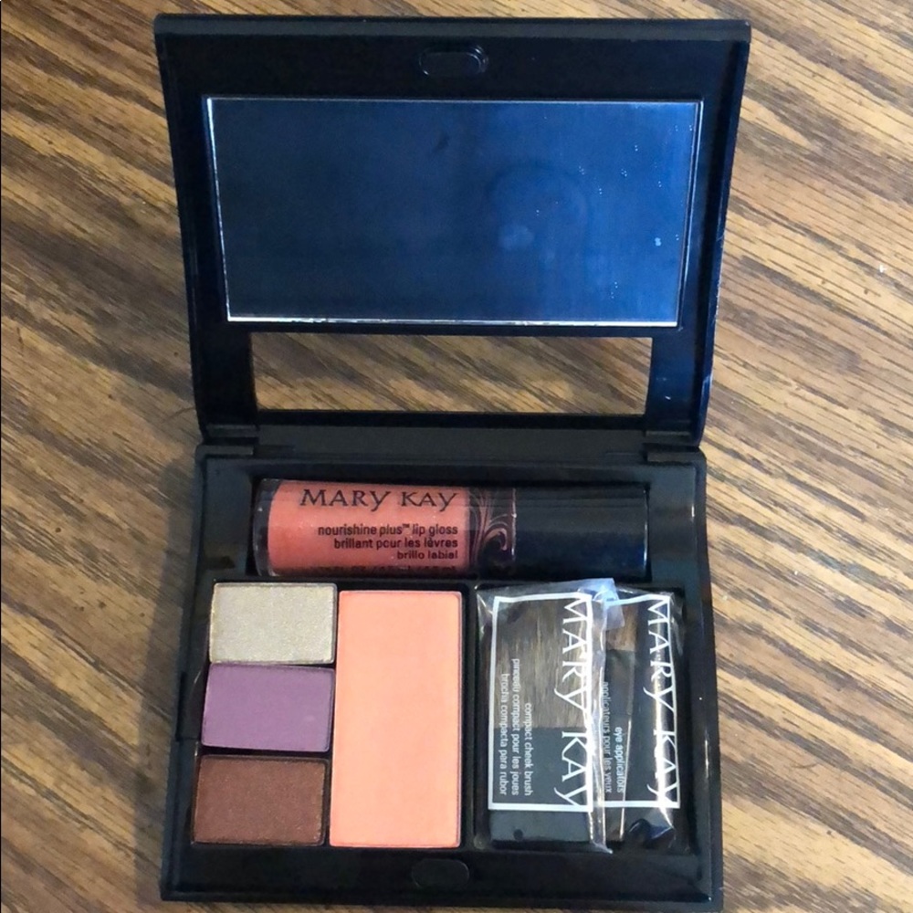 Mary Kay Customizable Compact - Picture 2 of 8